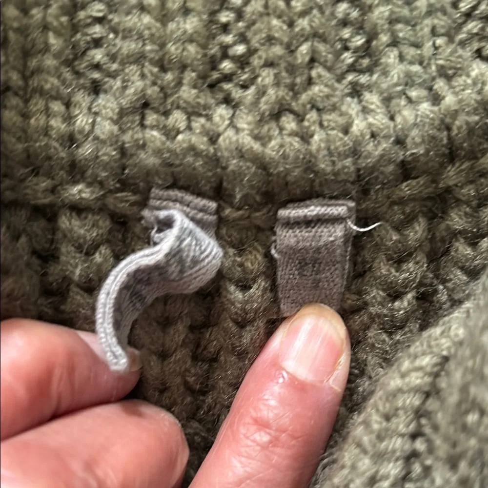Chunky Knit Olive Green Cardigan Size Medium - Picture 3 of 5